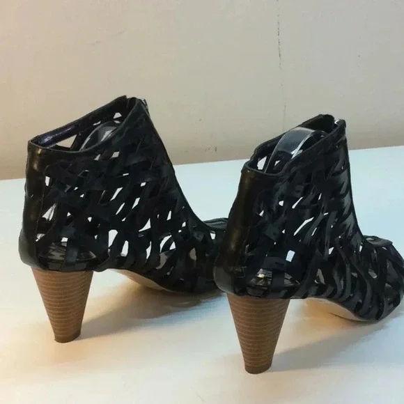 NWOT Carlos Santanta Black Booties Size 9.5 - Picture 4 of 8